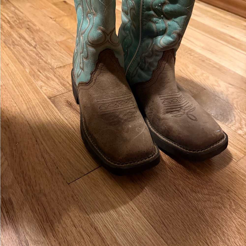 Justin Boots Brown and Turquoise Ankle Boots